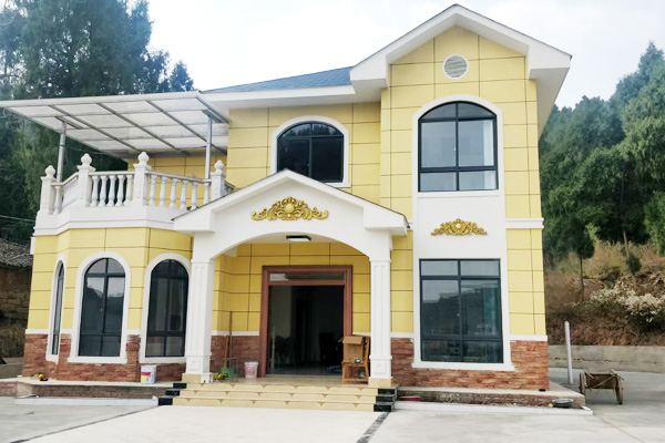 好看又不贵的三层轻钢别墅，适合在农村吗？